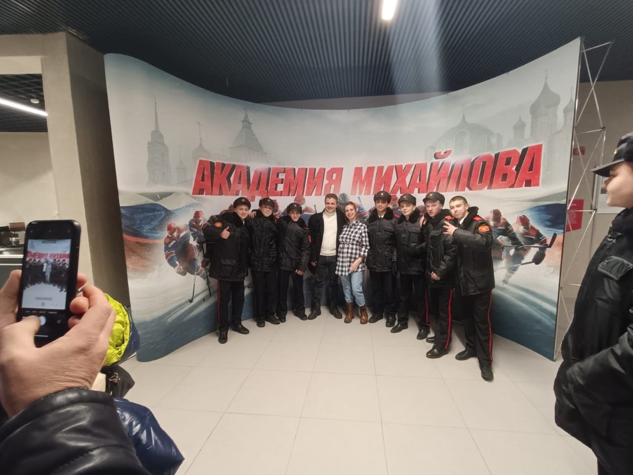 Кадеты 8-х классов вместе с сотрудниками СУ СК РФ ездили на хоккейный матч.