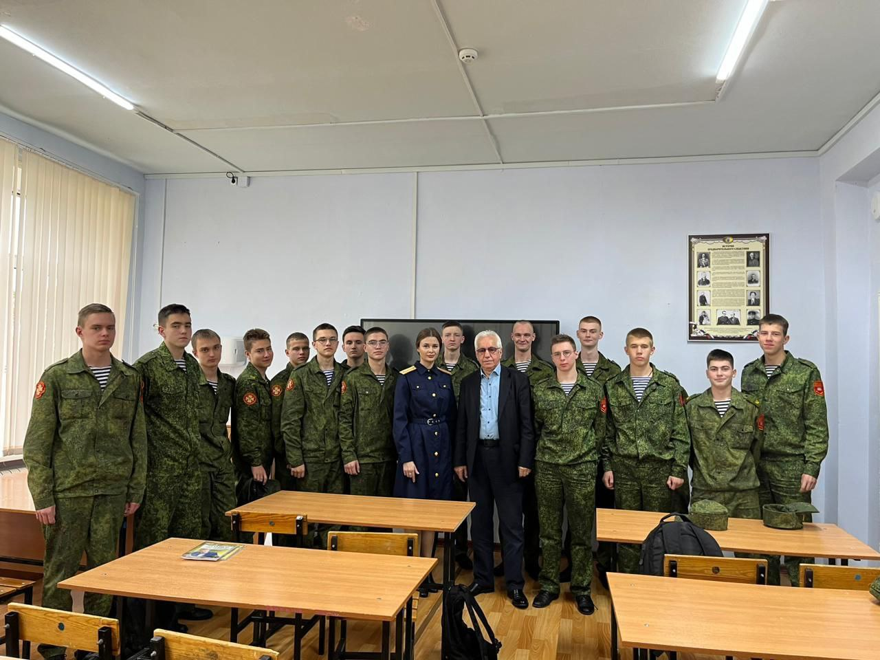 Ветеран следствия совместно с сотрудником следственного управления СК России по Тульской области посетили учащихся Первомайской кадетской школы.