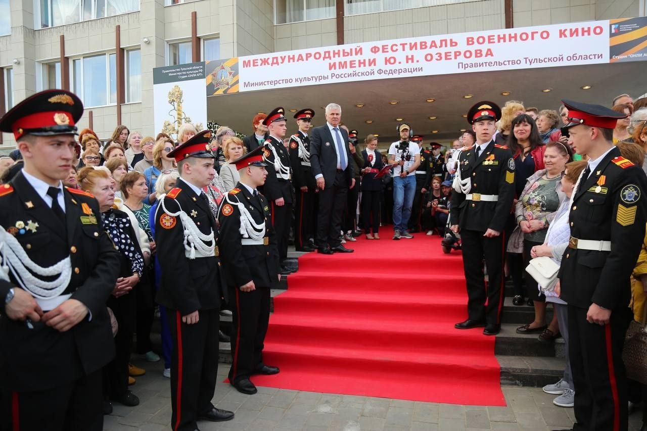 Наши кадеты старших курсов приняли участие в открытие кинофестиваля военного кино  имени Озерова.