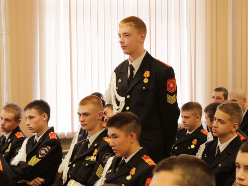 Беседа с кадетами Первомайской кадетской школы о героической профессии спасателя.