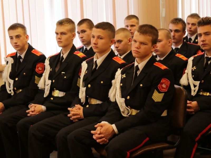 Беседа с кадетами Первомайской кадетской школы о героической профессии спасателя.