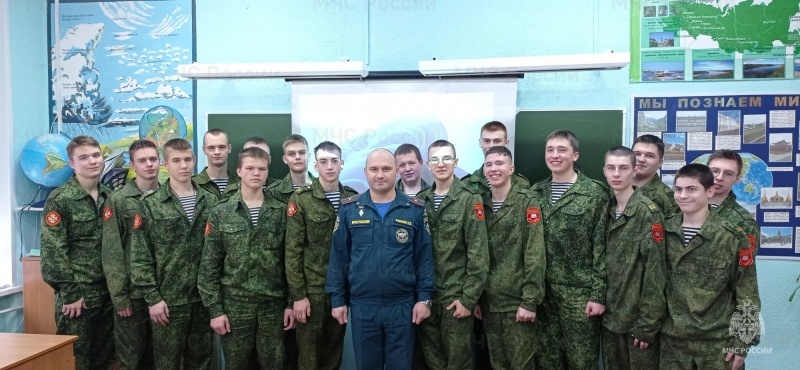 В Первомайской кадетской школе прошел открытый урок со спасателем.