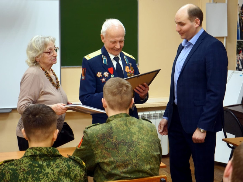 Встреча кадетов с ветераном Великой Отечественной войны Николаем Ивановичем Кульповым.