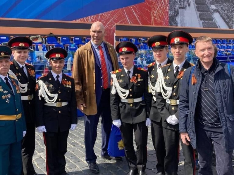 Тульская делегация 9 мая посетила парад Победы в Москве..